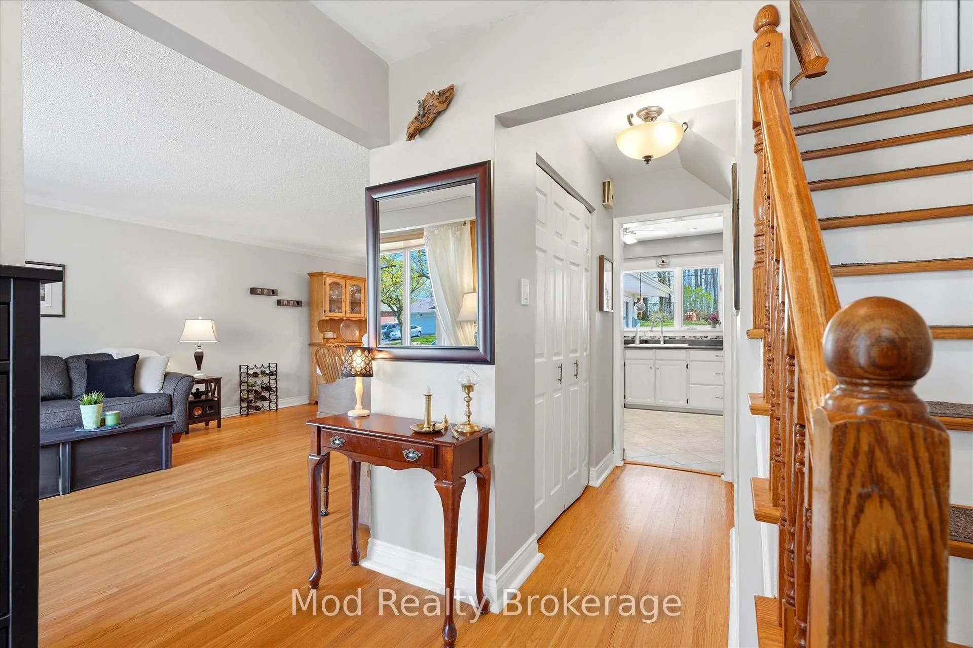 Photo 4 of 3070 Northview Crescent, Burlington, Palmer — HOMEH