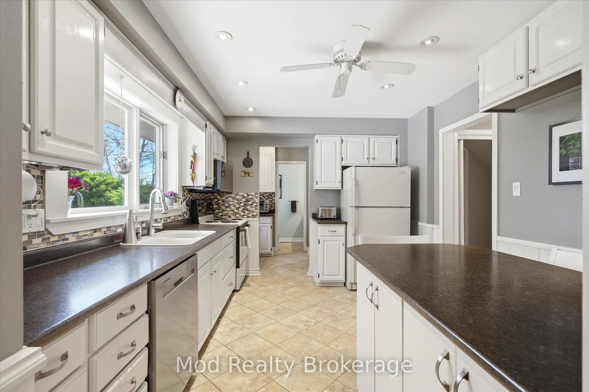 Photo 13 of 3070 Northview Crescent, Burlington, Palmer — HOMEH