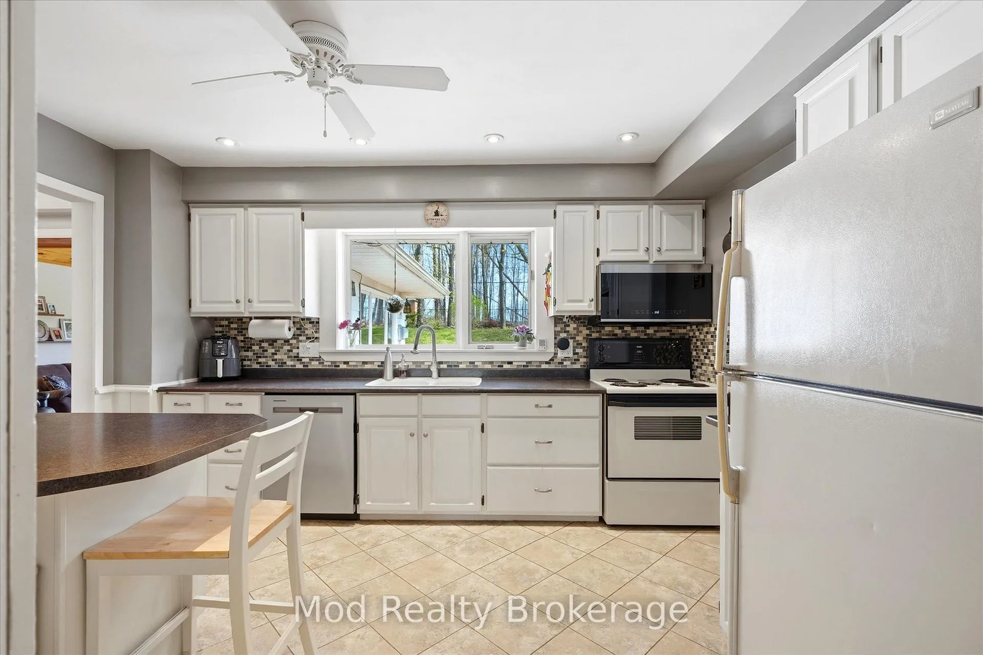 Photo 14 of 3070 Northview Crescent, Burlington, Palmer — HOMEH