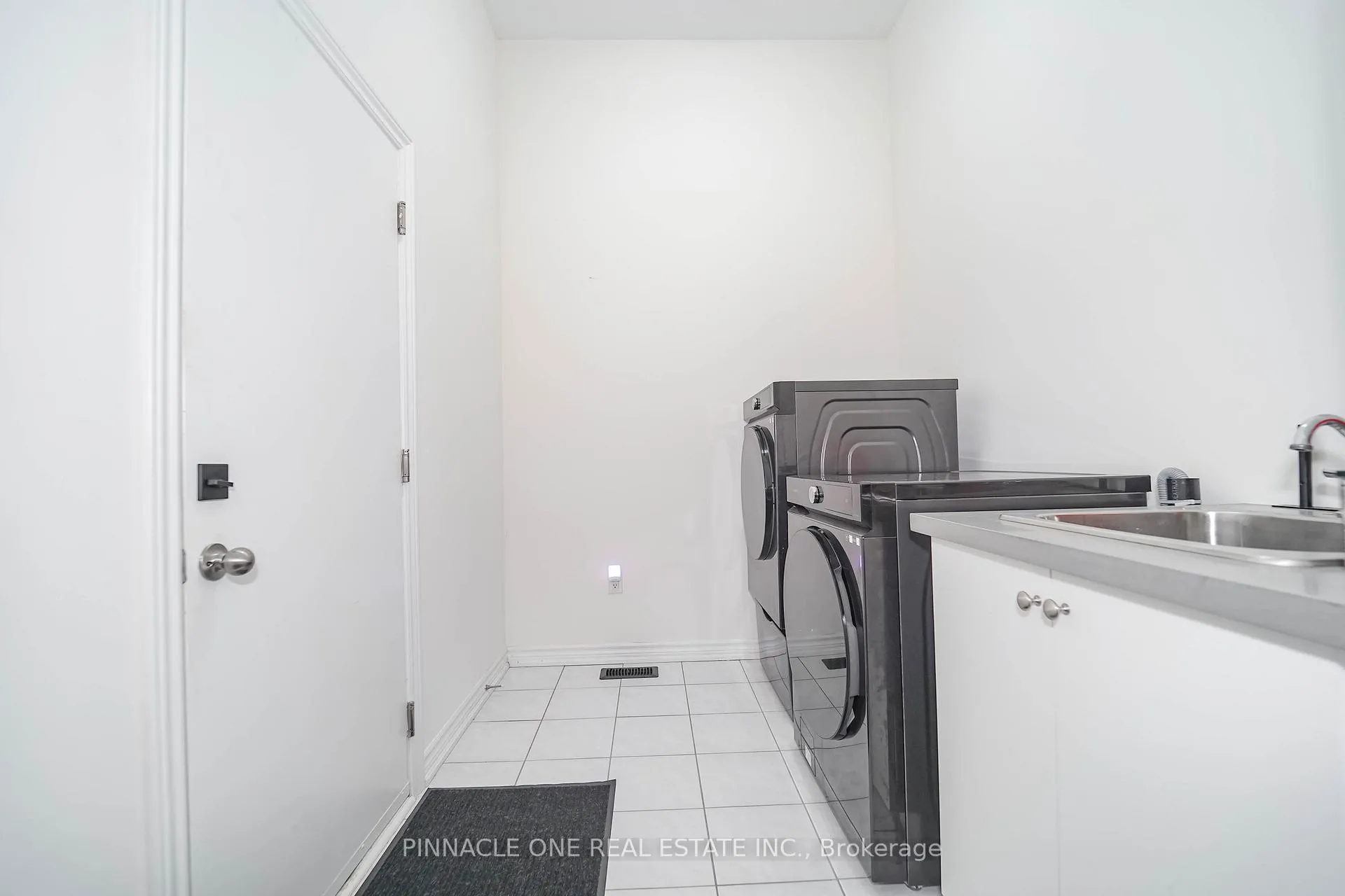 Photo 20 of 305 Danny Wheeler Boulevard, Georgina, Keswick North — HOMEH