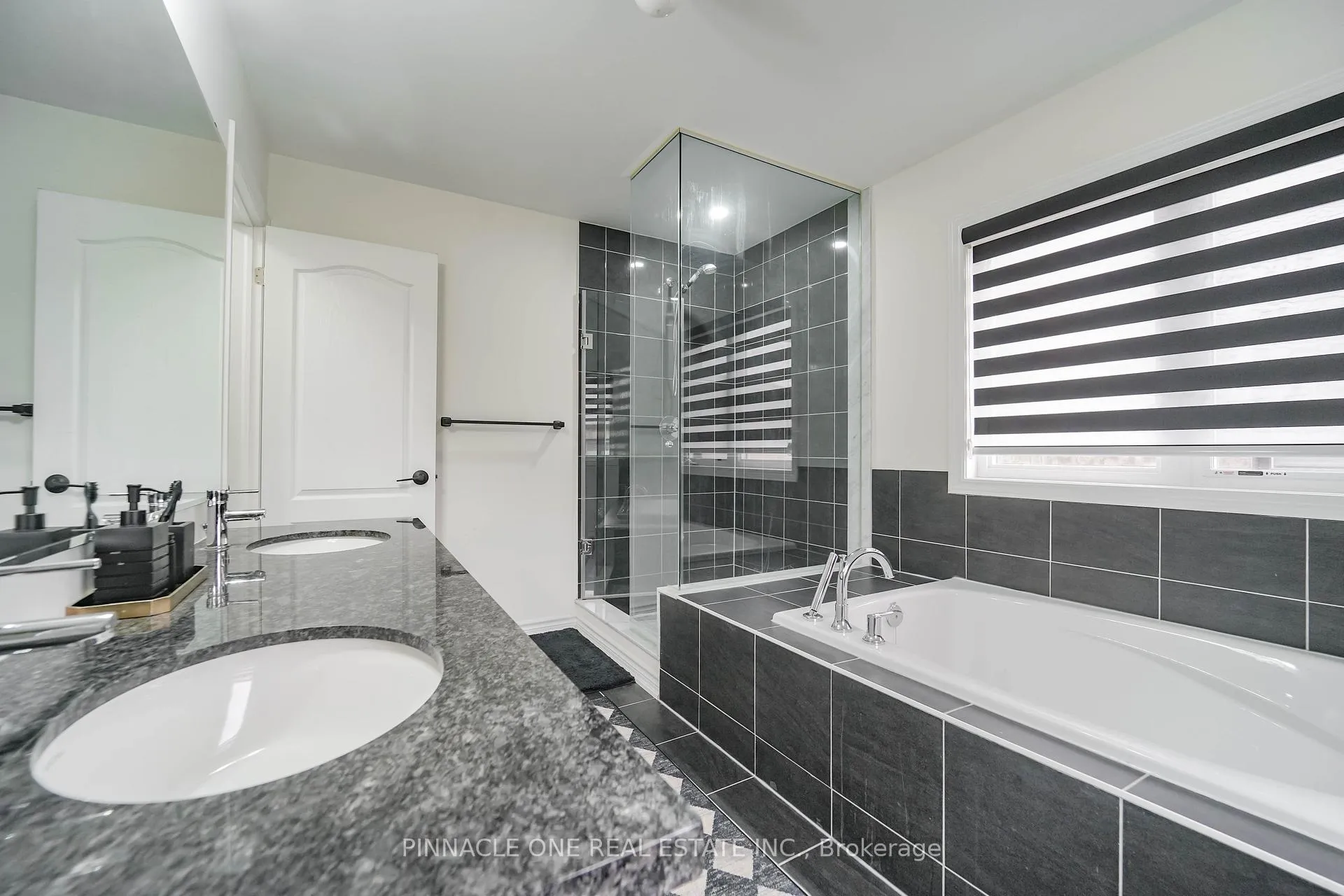 Photo 26 of 305 Danny Wheeler Boulevard, Georgina, Keswick North — HOMEH