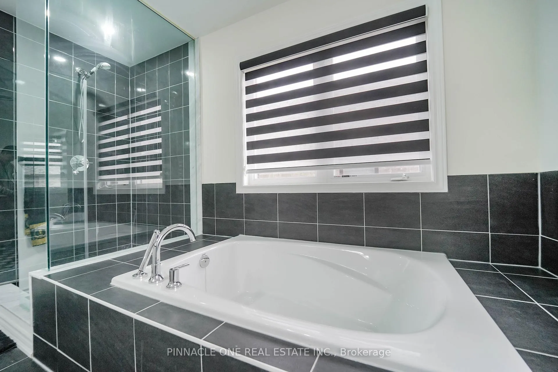 Photo 36 of 305 Danny Wheeler Boulevard, Georgina, Keswick North — HOMEH