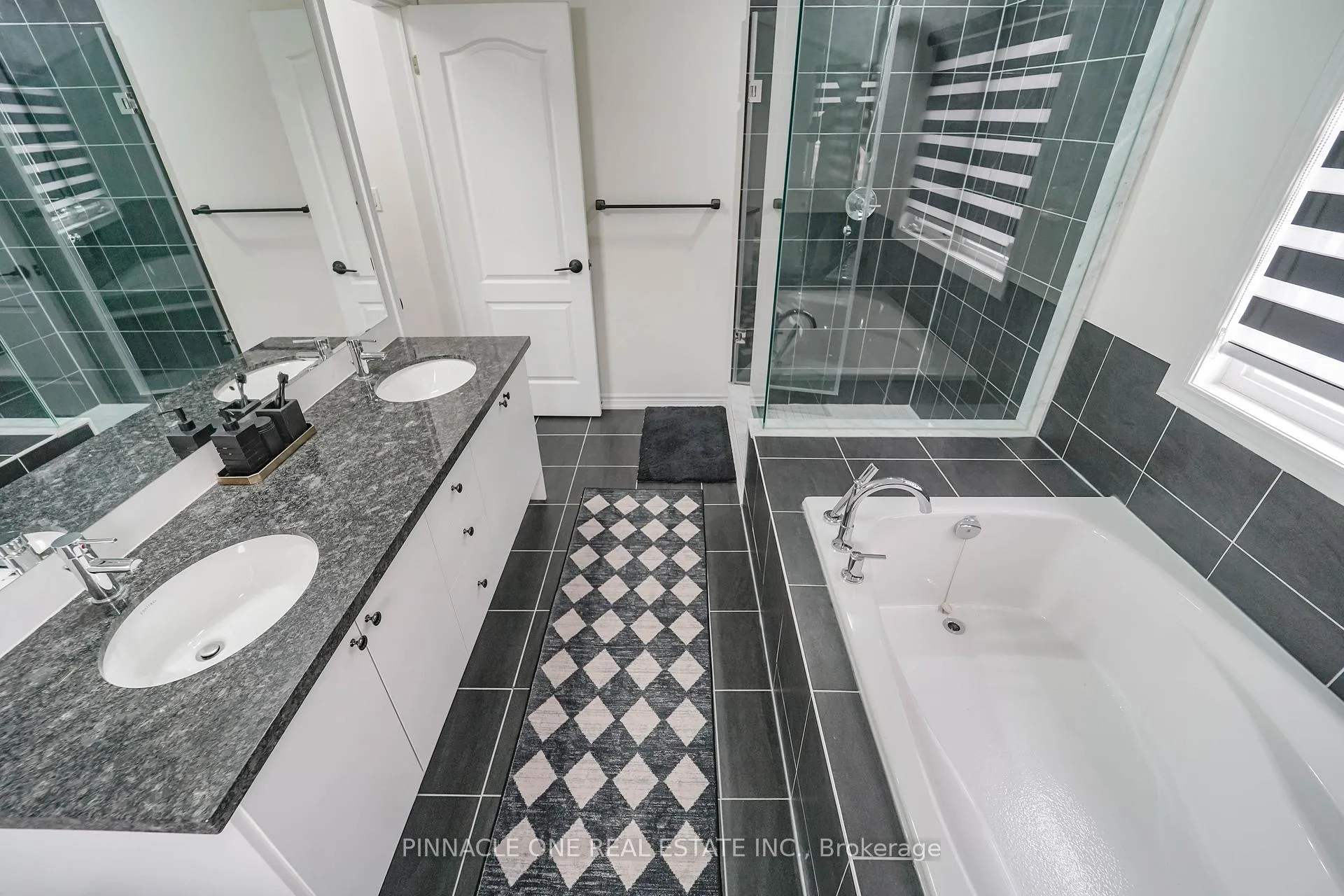 Photo 37 of 305 Danny Wheeler Boulevard, Georgina, Keswick North — HOMEH