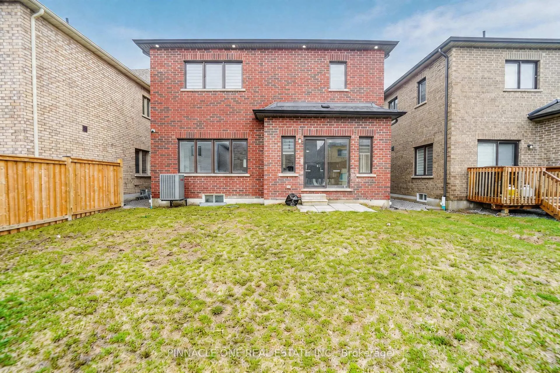 Photo 38 of 305 Danny Wheeler Boulevard, Georgina, Keswick North — HOMEH