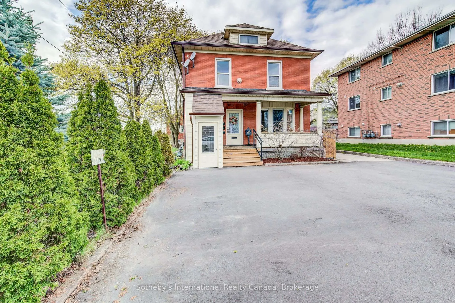 Photo 2 of 306 Guelph Street, Kitchener — HOMEH