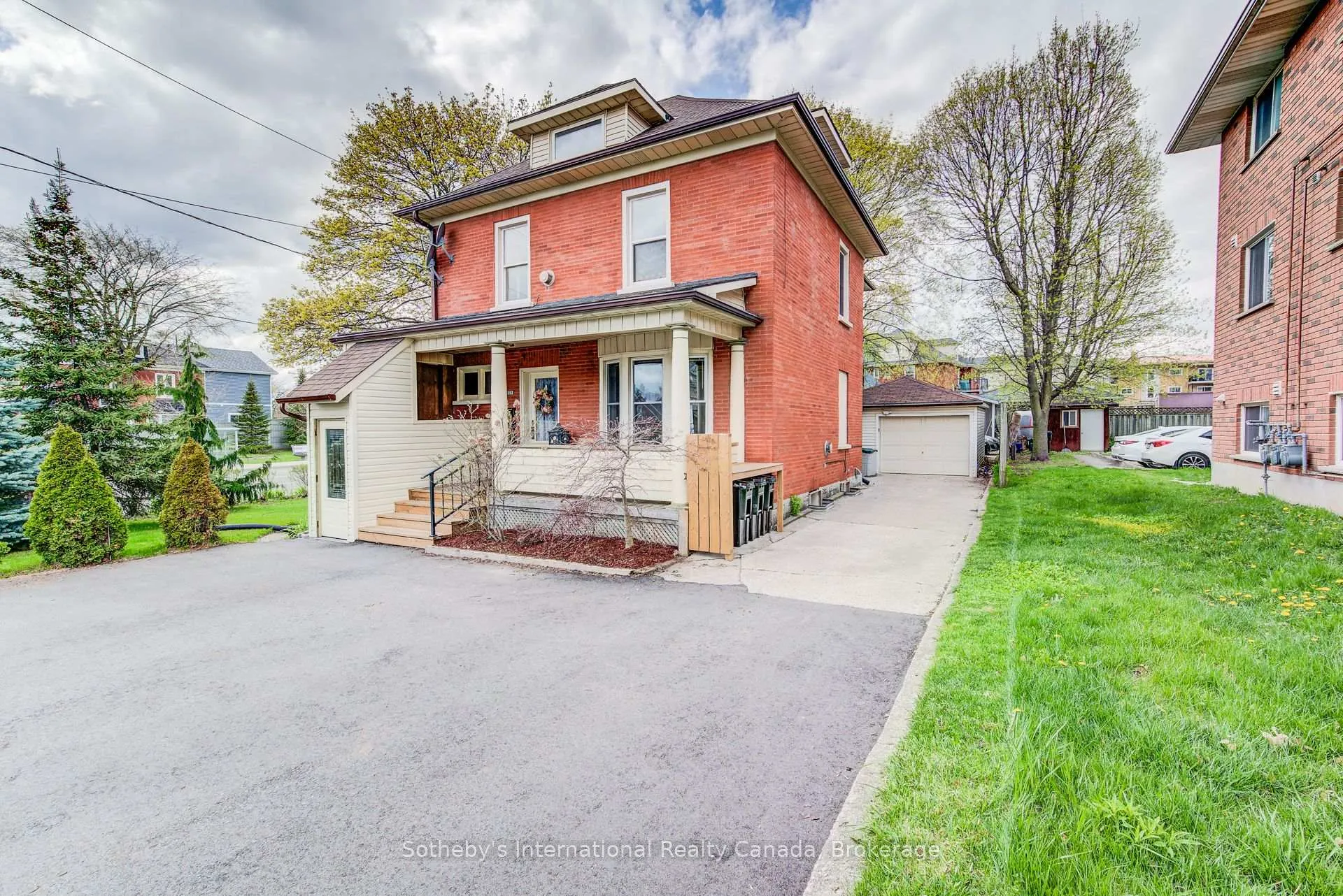 Photo 3 of 306 Guelph Street, Kitchener — HOMEH