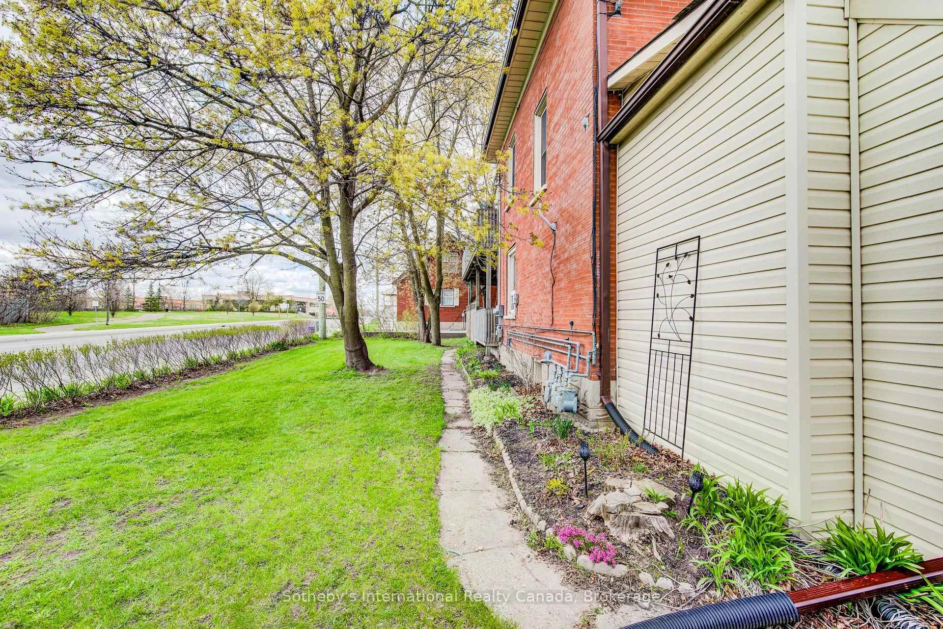 Photo 32 of 306 Guelph Street, Kitchener — HOMEH
