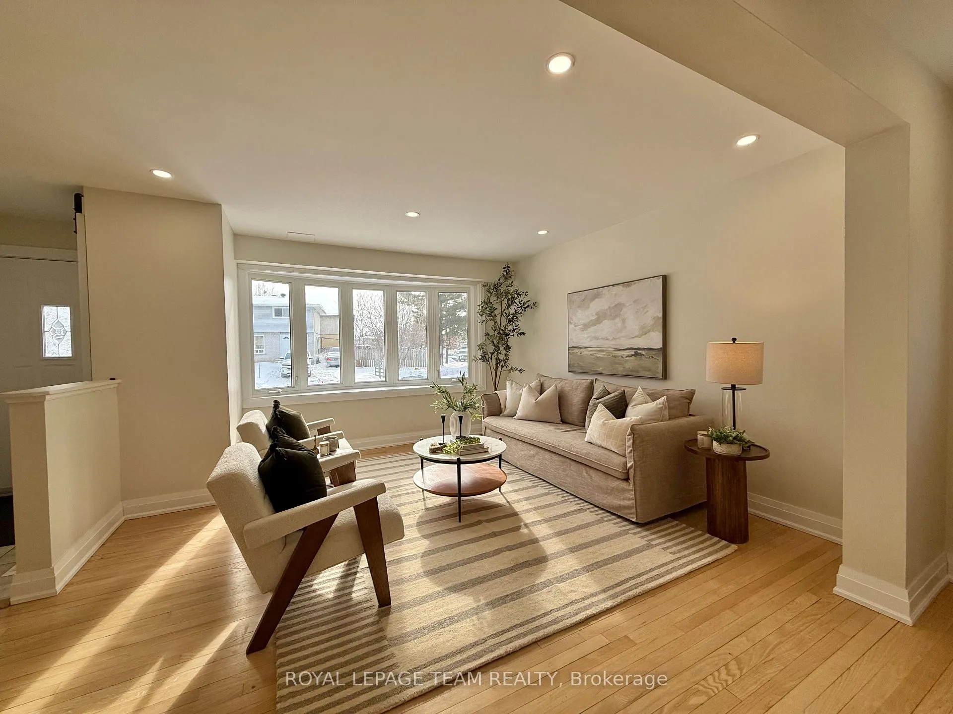 Photo 2 of 973 Eiffel Avenue, Ottawa, Carleton Square — HOMEH