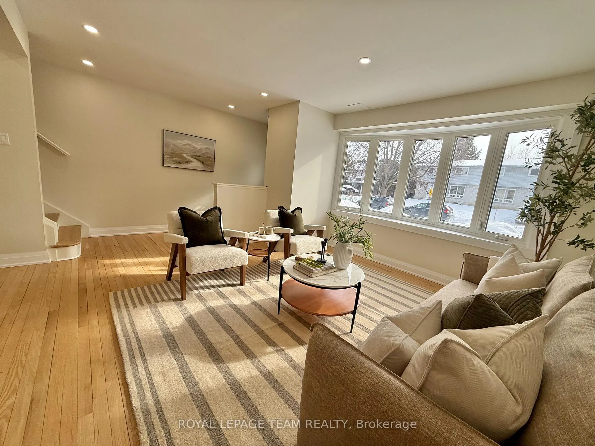 Photo 3 of 973 Eiffel Avenue, Ottawa, Carleton Square — HOMEH