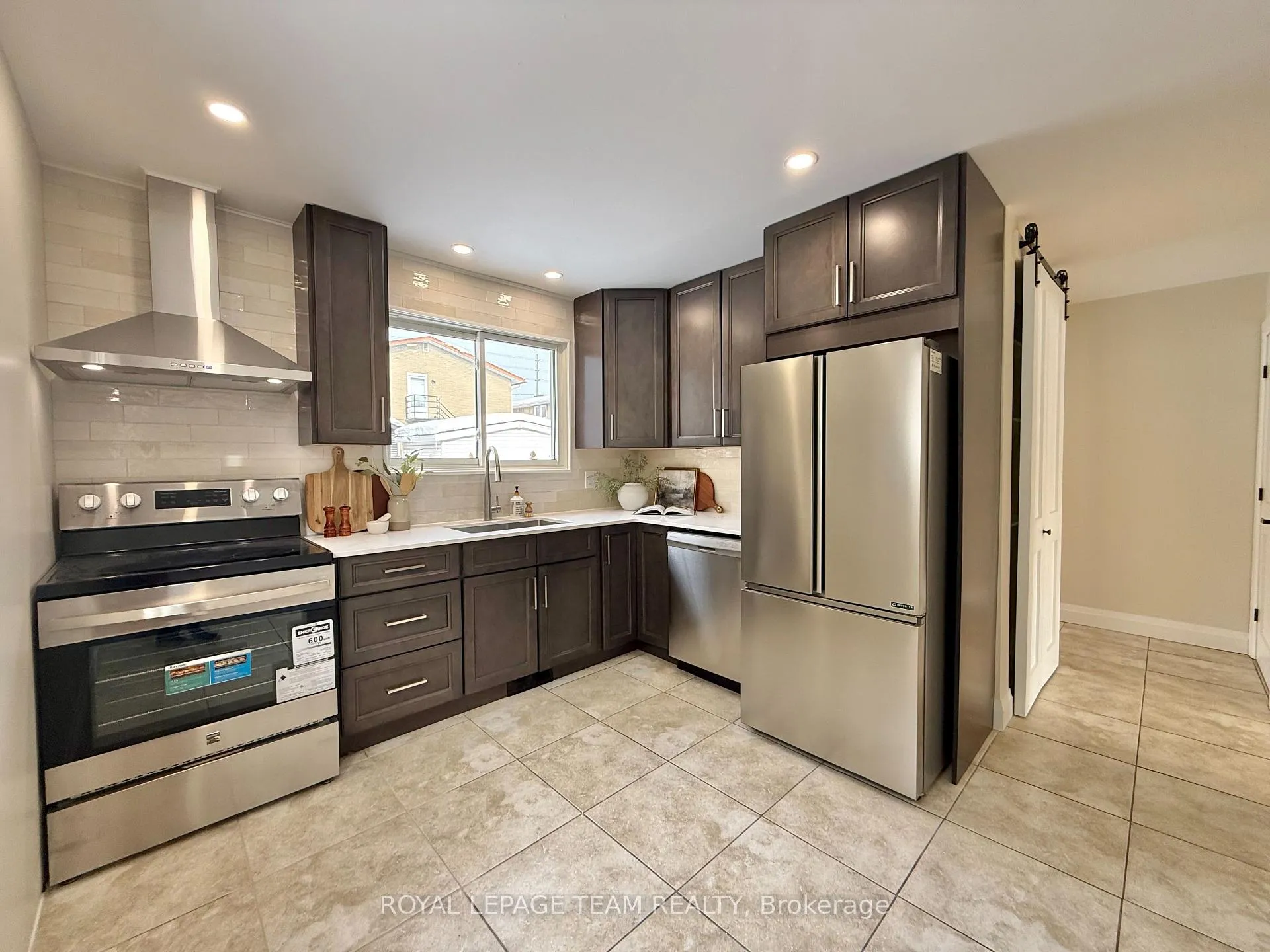 Photo 8 of 973 Eiffel Avenue, Ottawa, Carleton Square — HOMEH