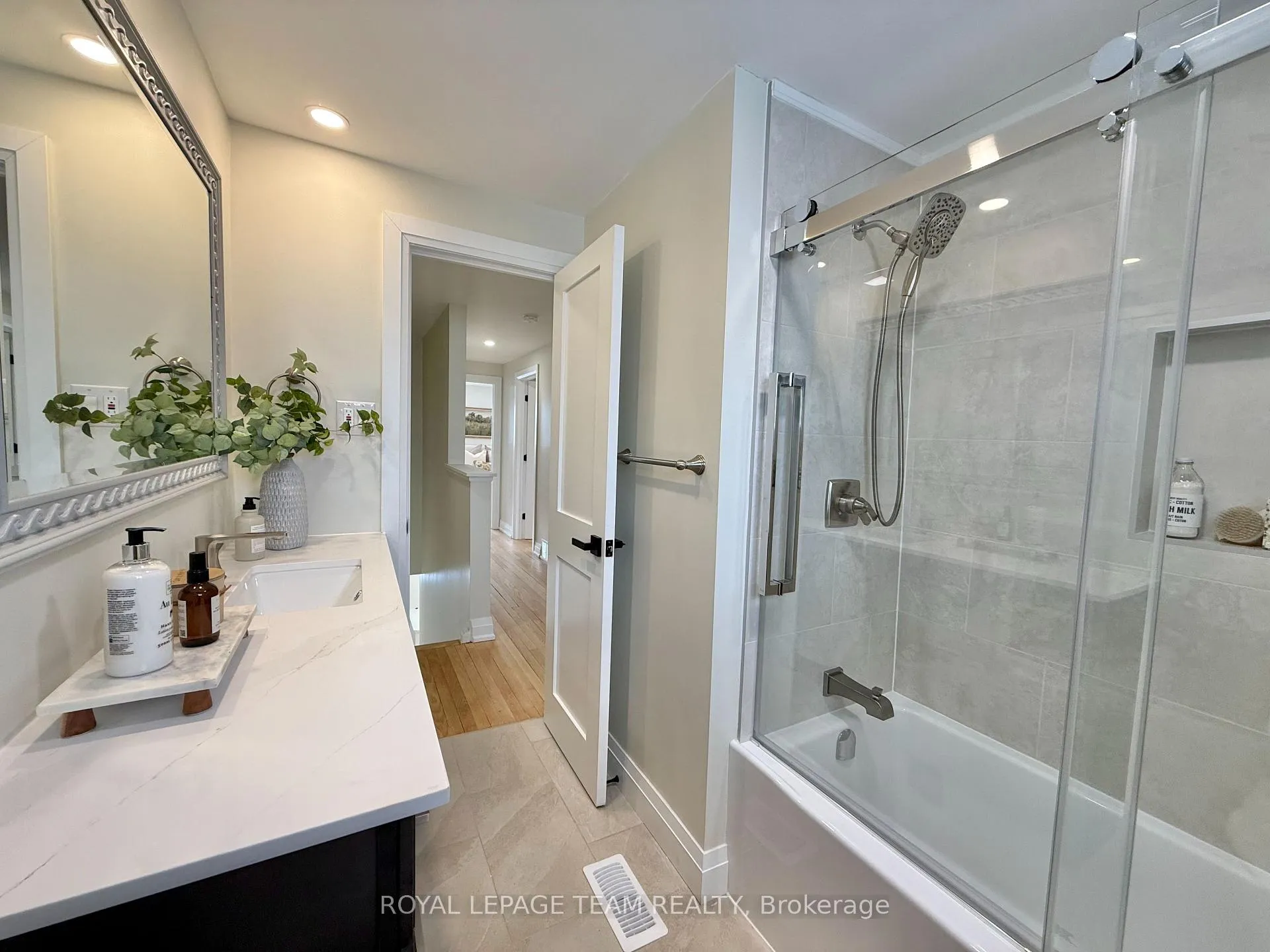 Photo 15 of 973 Eiffel Avenue, Ottawa, Carleton Square — HOMEH