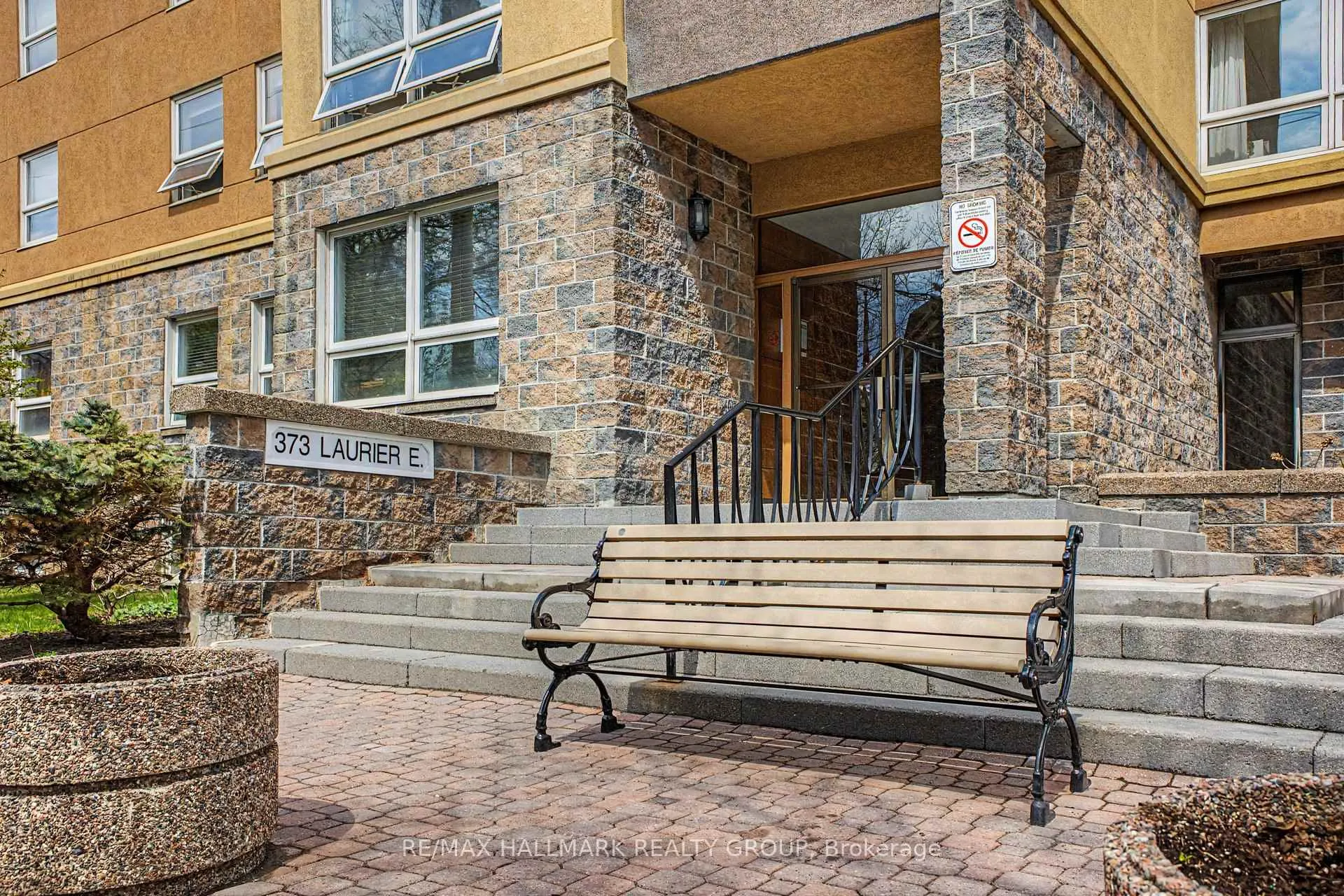 Photo 2 of Unit 405, 373 Laurier Avenue E, Ottawa, Sandy Hill — HOMEH