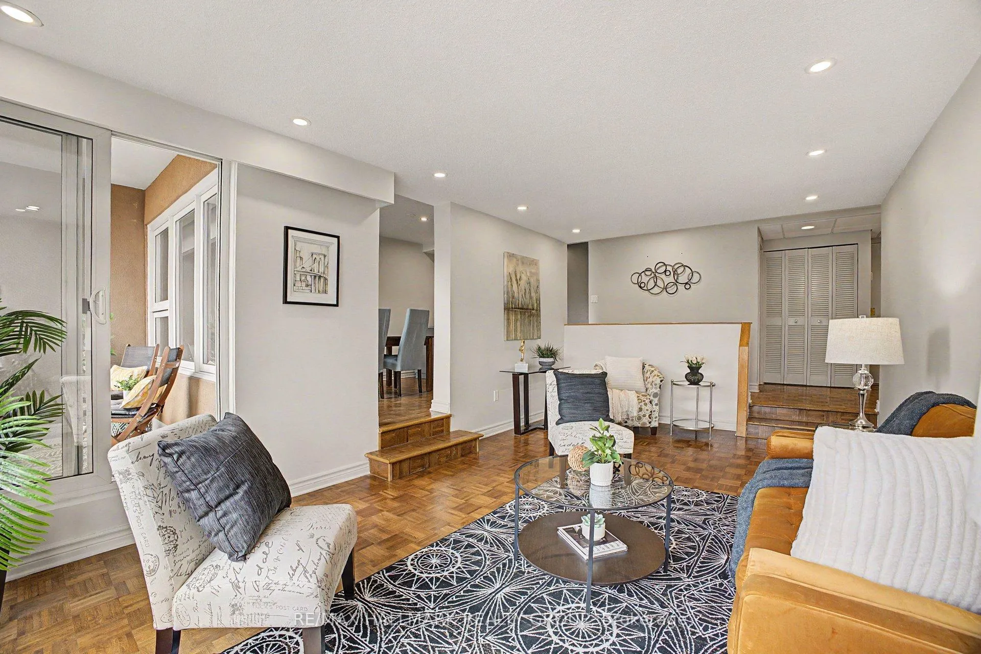 Photo 5 of Unit 405, 373 Laurier Avenue E, Ottawa, Sandy Hill — HOMEH