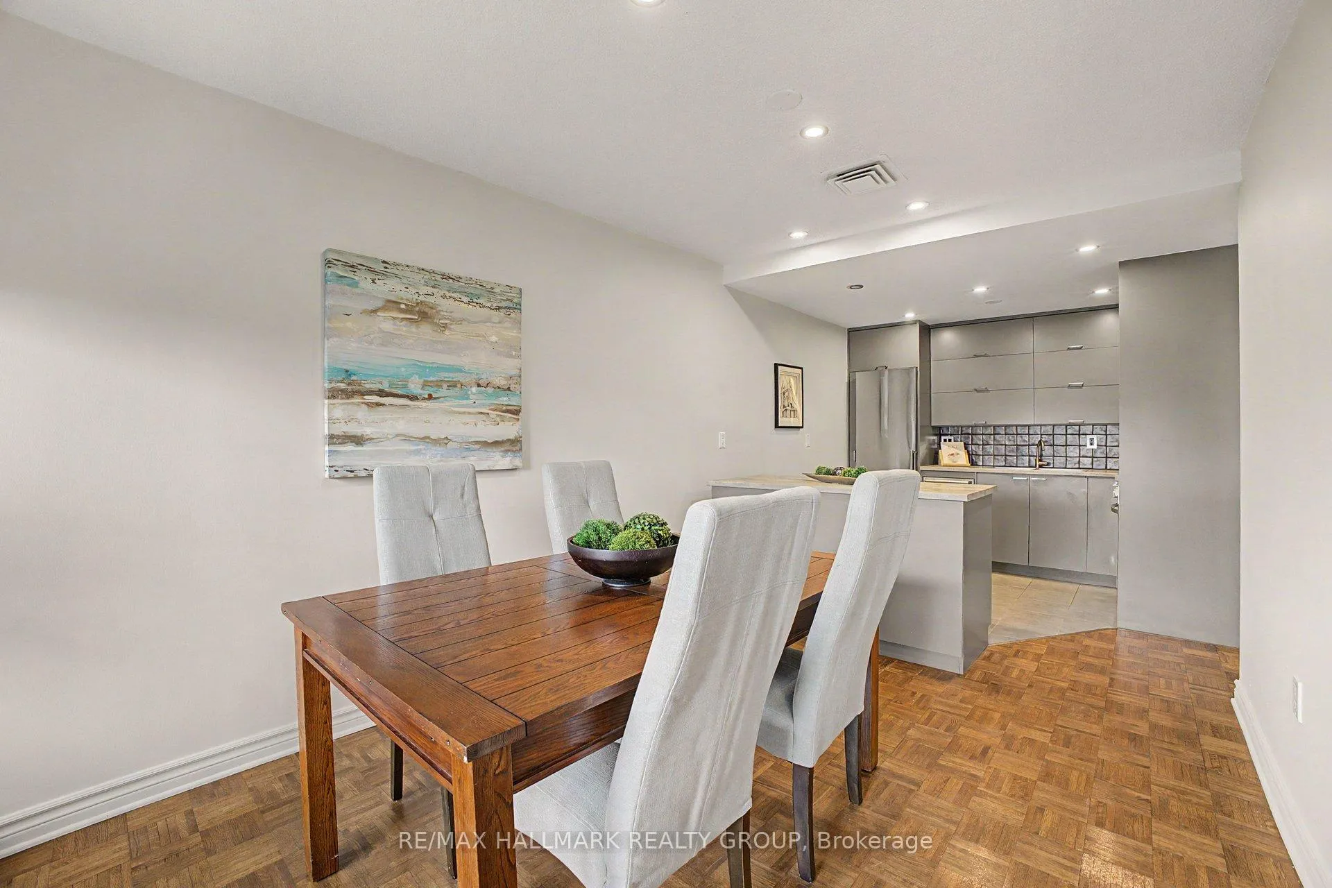 Photo 8 of Unit 405, 373 Laurier Avenue E, Ottawa, Sandy Hill — HOMEH