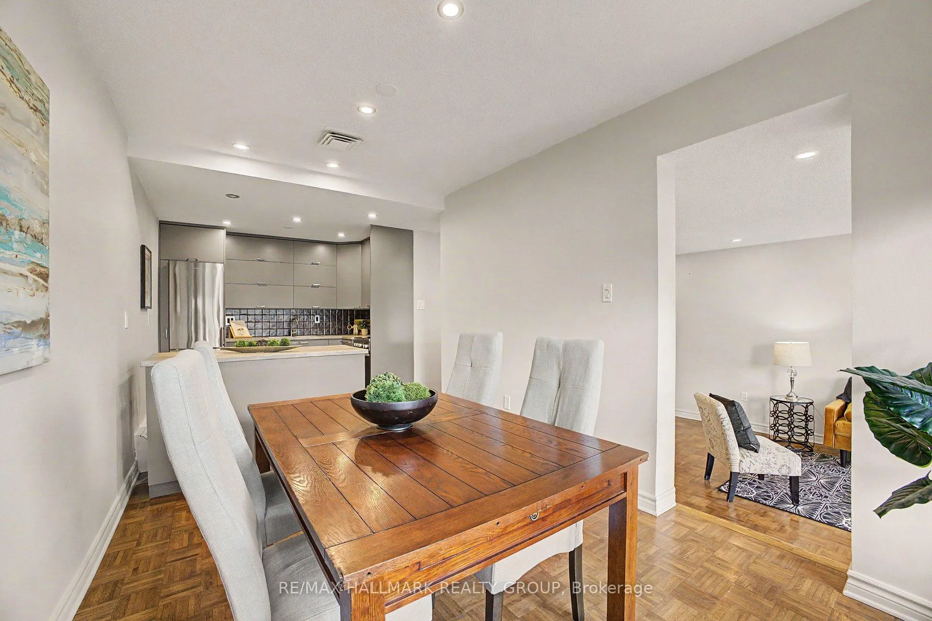 Photo 9 of Unit 405, 373 Laurier Avenue E, Ottawa, Sandy Hill — HOMEH