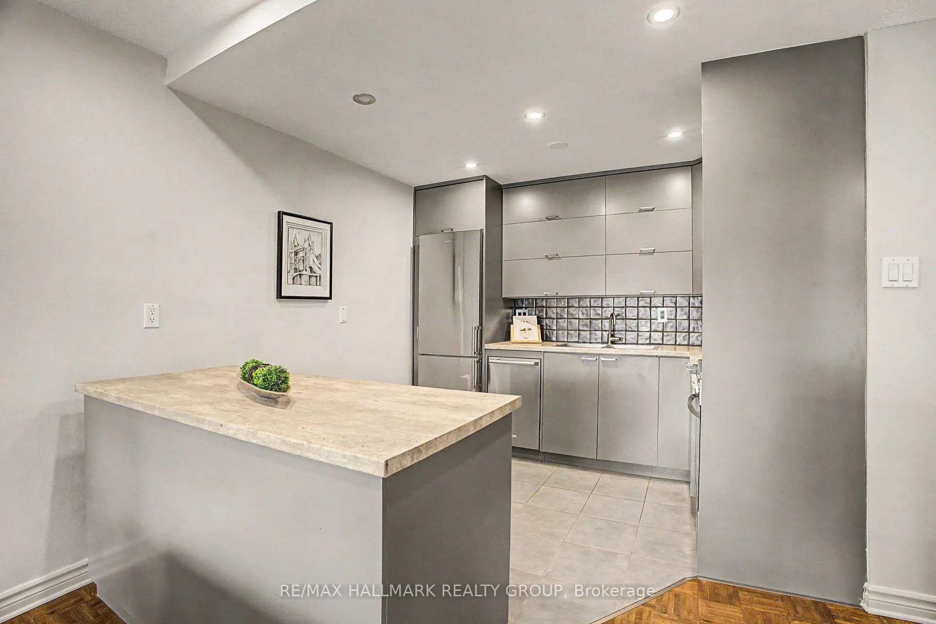 Photo 10 of Unit 405, 373 Laurier Avenue E, Ottawa, Sandy Hill — HOMEH