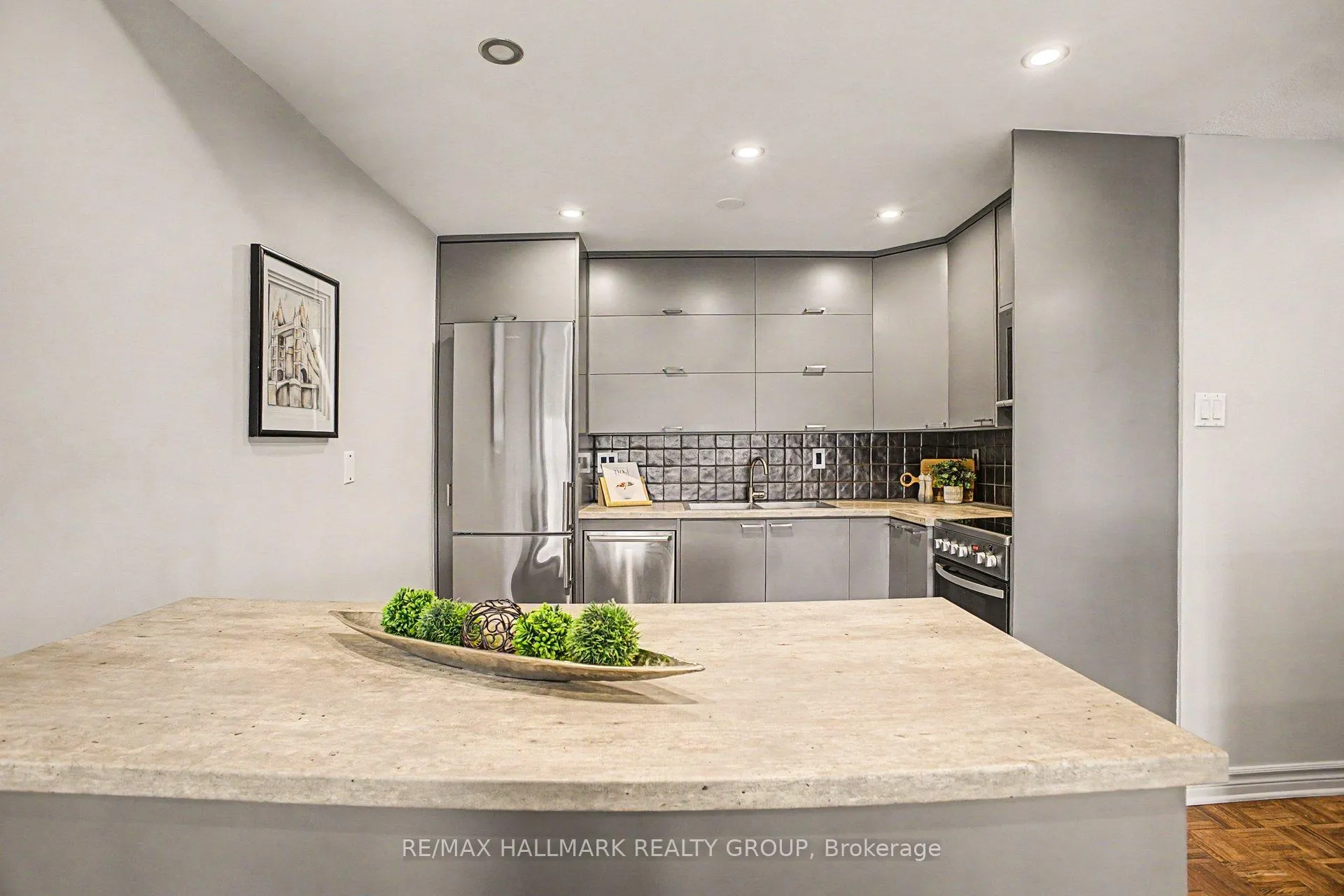 Photo 11 of Unit 405, 373 Laurier Avenue E, Ottawa, Sandy Hill — HOMEH