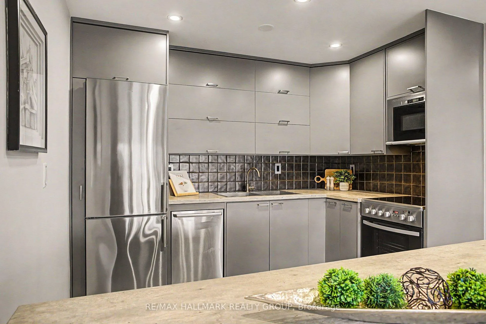 Photo 12 of Unit 405, 373 Laurier Avenue E, Ottawa, Sandy Hill — HOMEH