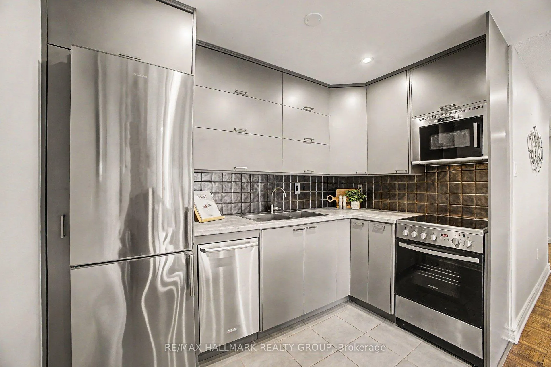 Photo 14 of Unit 405, 373 Laurier Avenue E, Ottawa, Sandy Hill — HOMEH