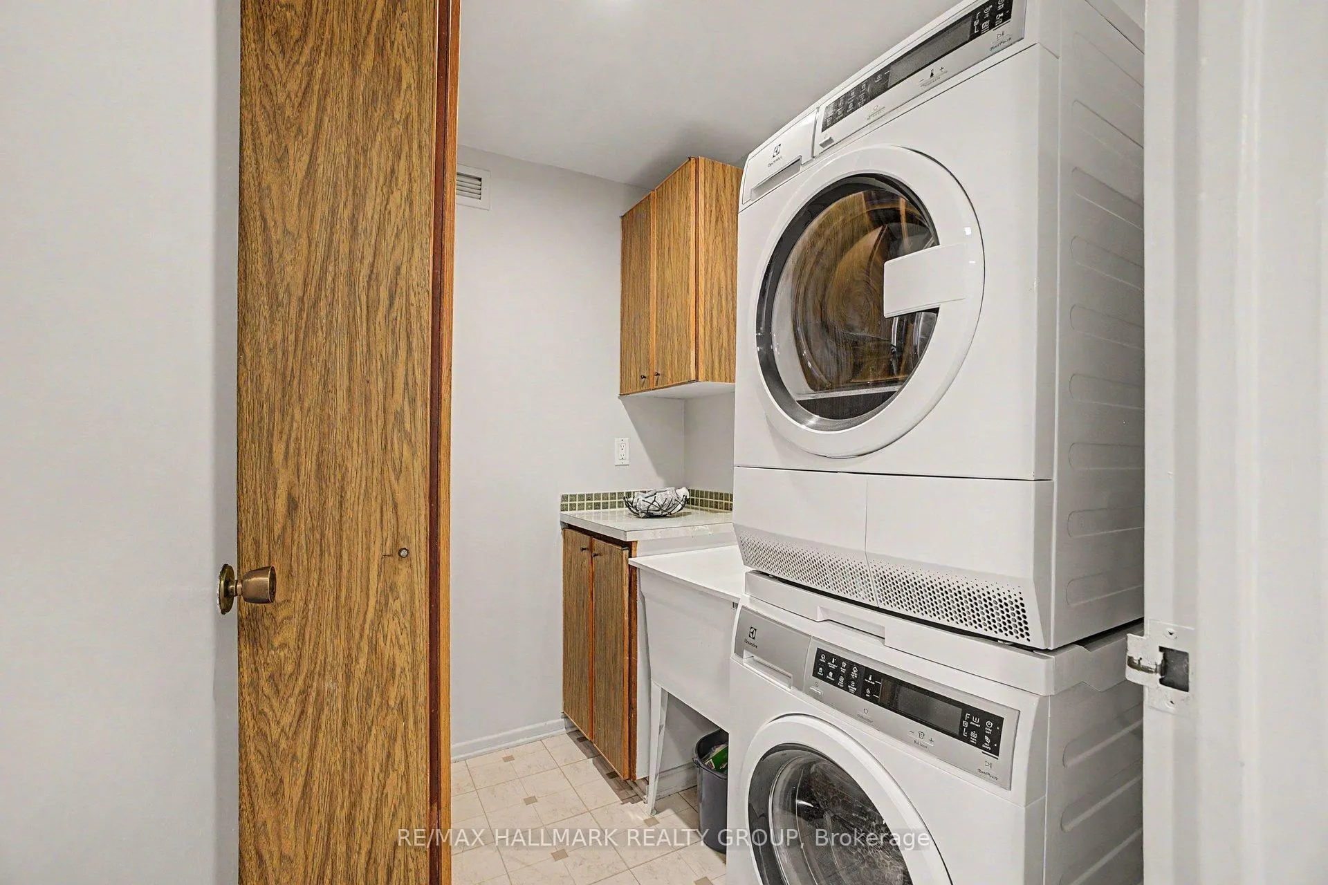Photo 25 of Unit 405, 373 Laurier Avenue E, Ottawa, Sandy Hill — HOMEH
