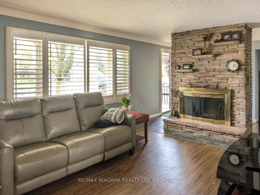 Photo 2 of 6774 Glendoone Street, Niagara Falls, Stamford — HOMEH