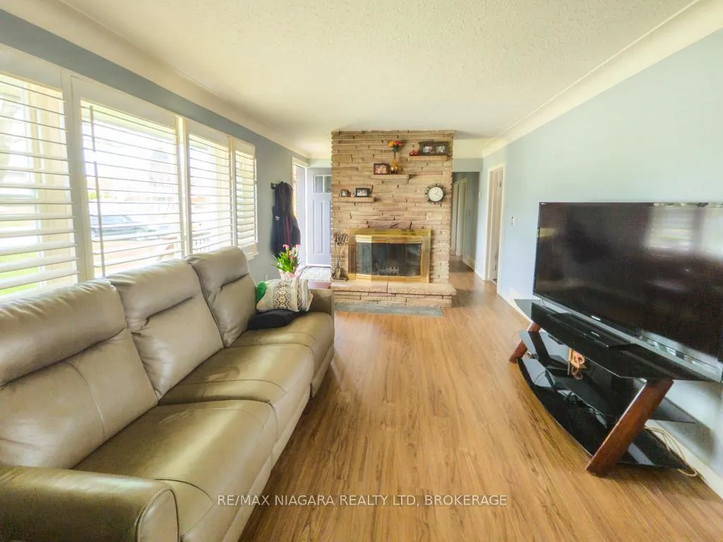 Photo 3 of 6774 Glendoone Street, Niagara Falls, Stamford — HOMEH