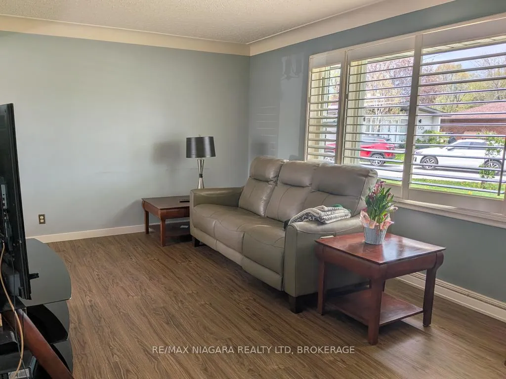 Photo 4 of 6774 Glendoone Street, Niagara Falls, Stamford — HOMEH