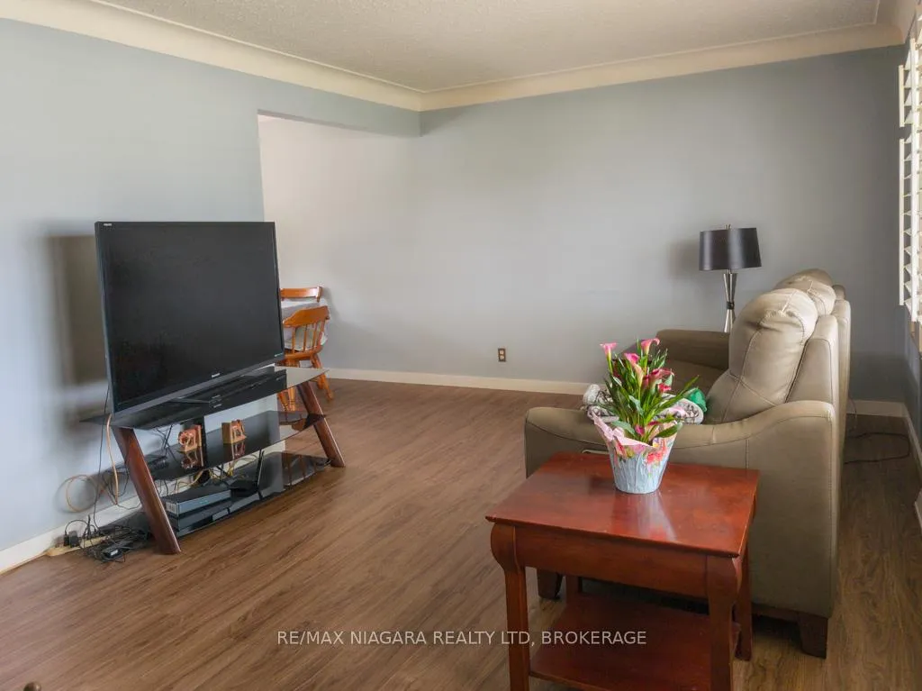 Photo 5 of 6774 Glendoone Street, Niagara Falls, Stamford — HOMEH