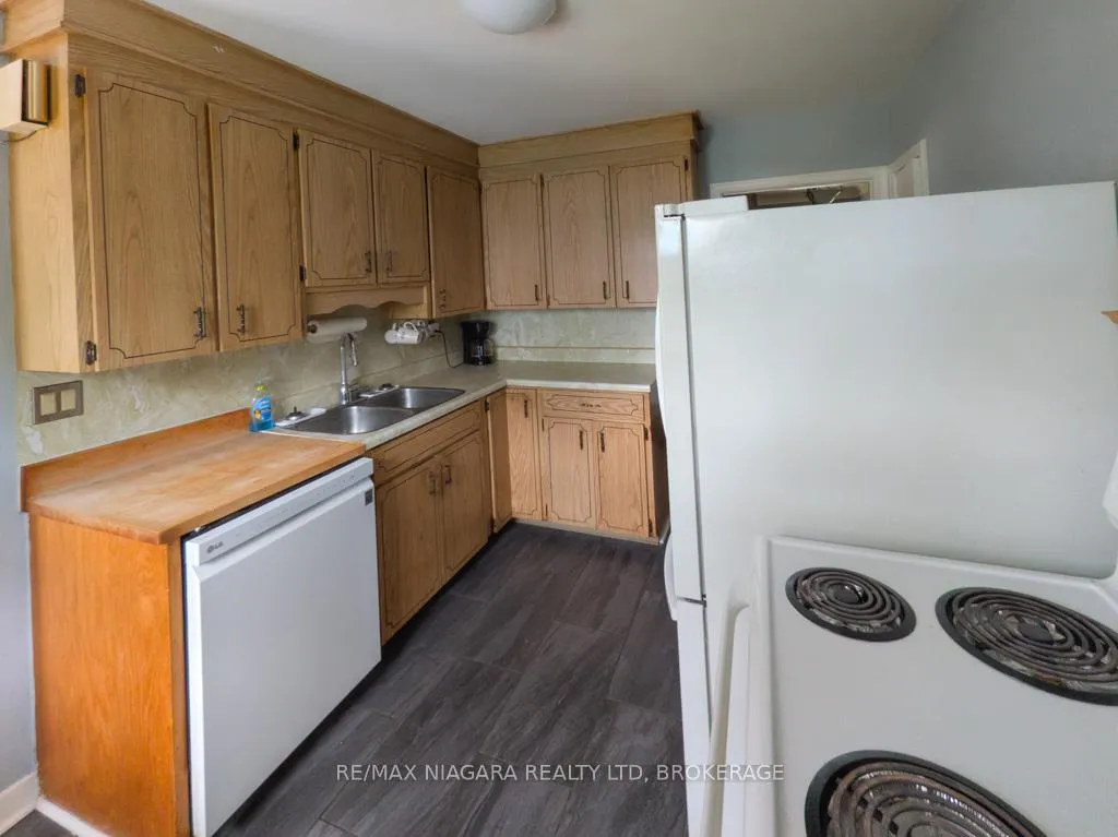 Photo 6 of 6774 Glendoone Street, Niagara Falls, Stamford — HOMEH