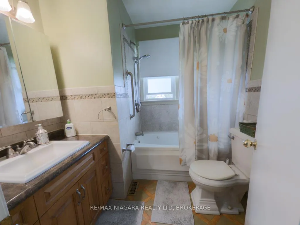 Photo 14 of 6774 Glendoone Street, Niagara Falls, Stamford — HOMEH