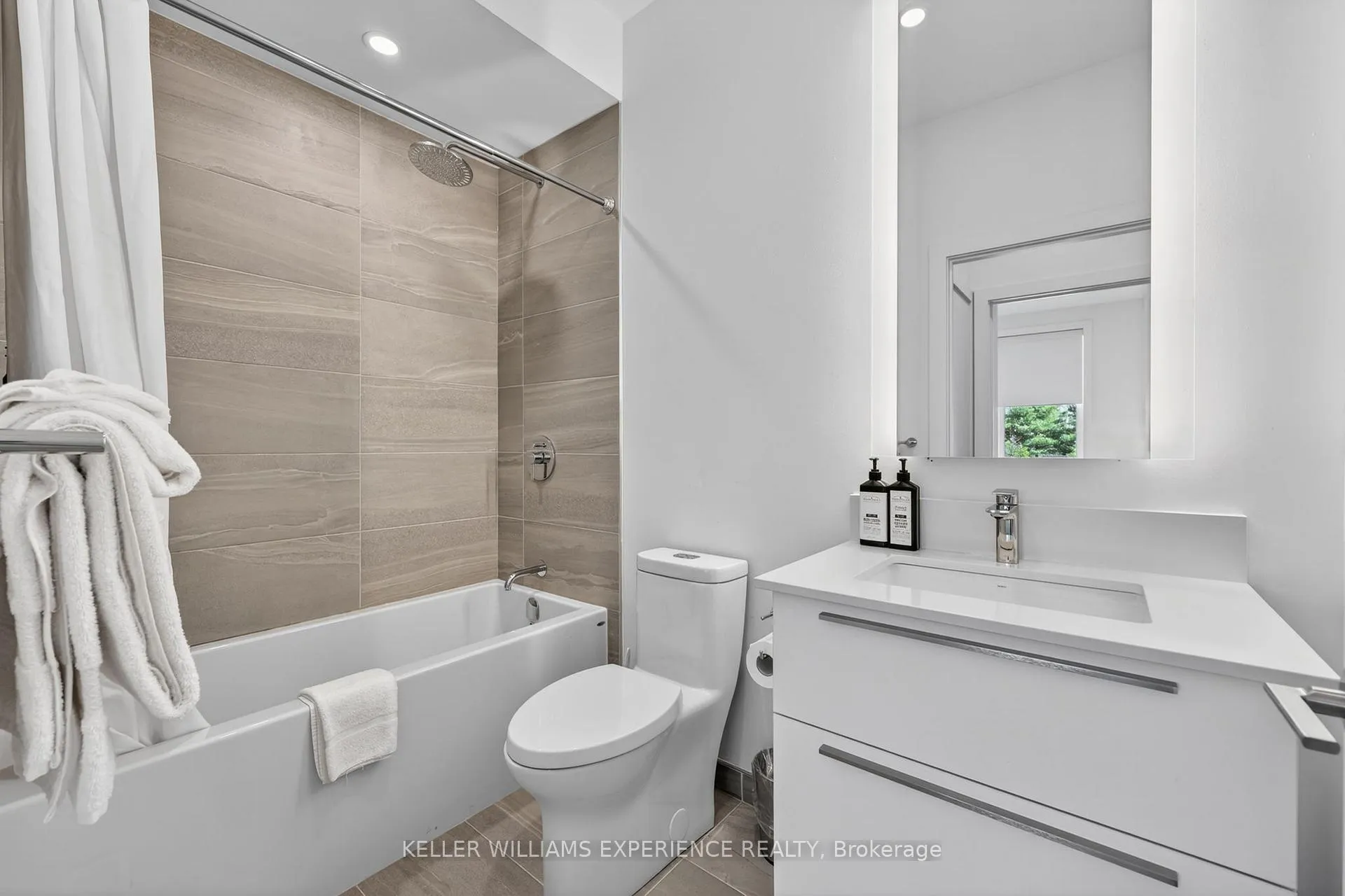 Photo 19 of 31 Rockmount Crescent, Gravenhurst, Muskoka (S) — HOMEH