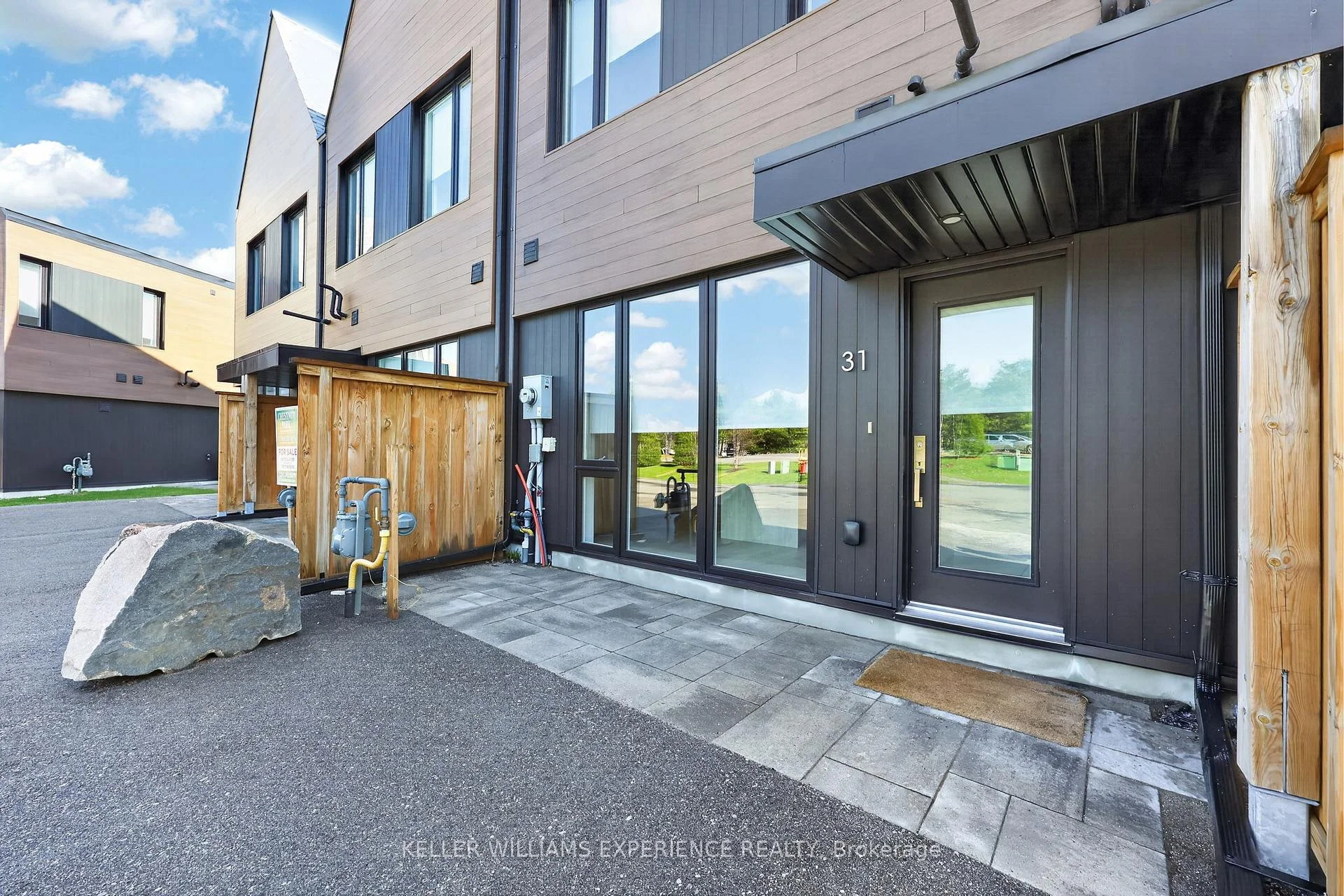 Photo 5 of 31 Rockmount Crescent, Gravenhurst, Muskoka (S) — HOMEH