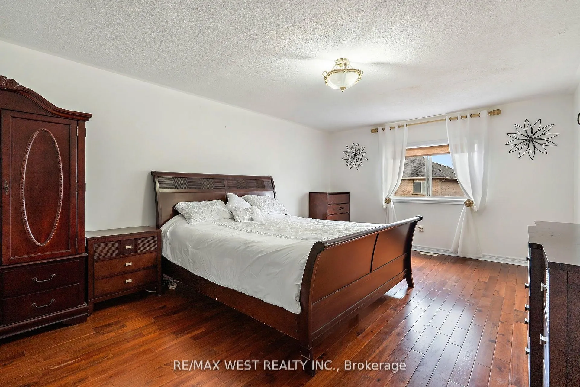 Photo 5 of 43 Humbershed Crescent, Caledon, Bolton West — HOMEH