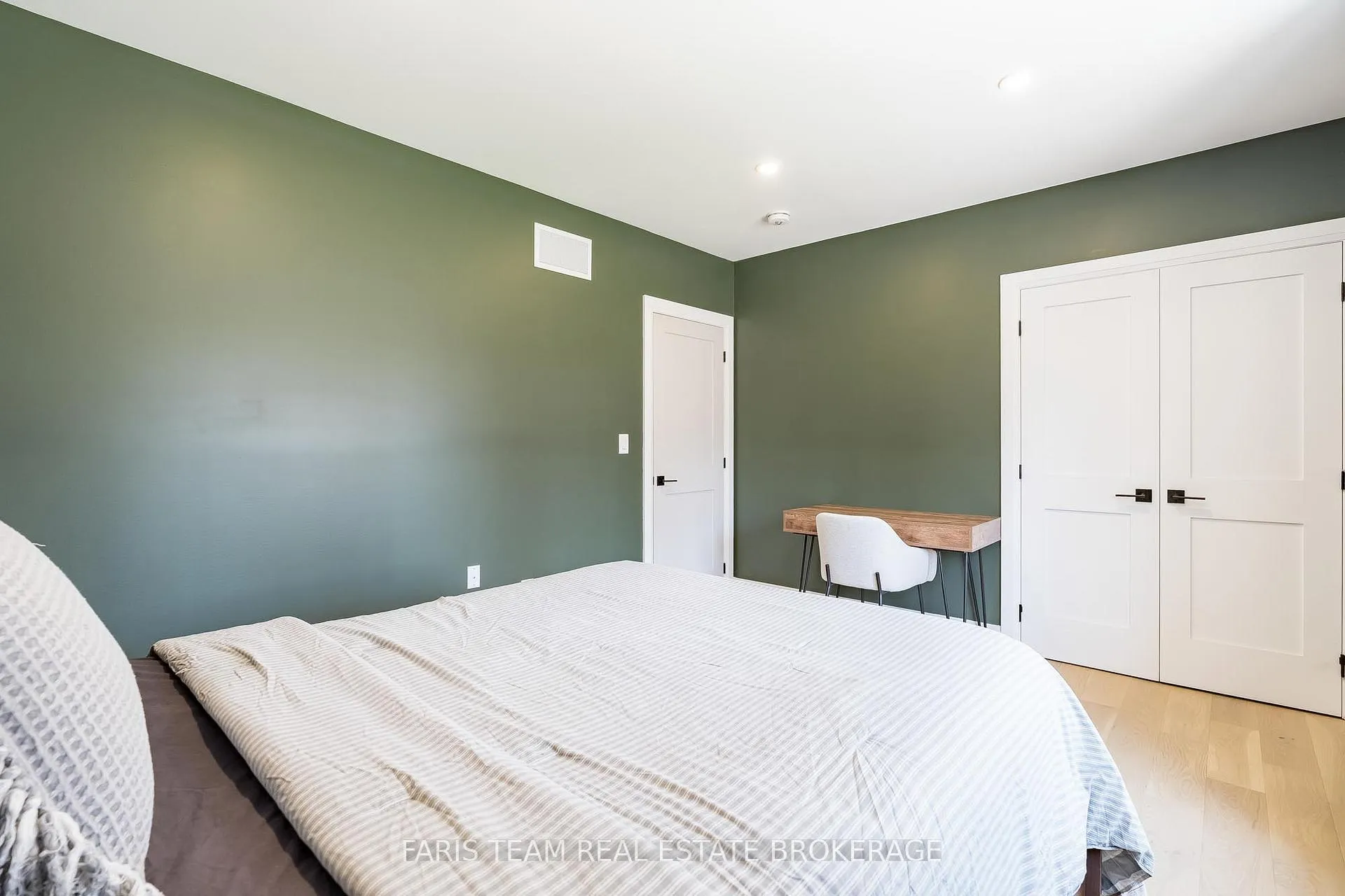 Photo 21 of 6 Fairlawn Grove, Tiny, Rural Tiny — HOMEH
