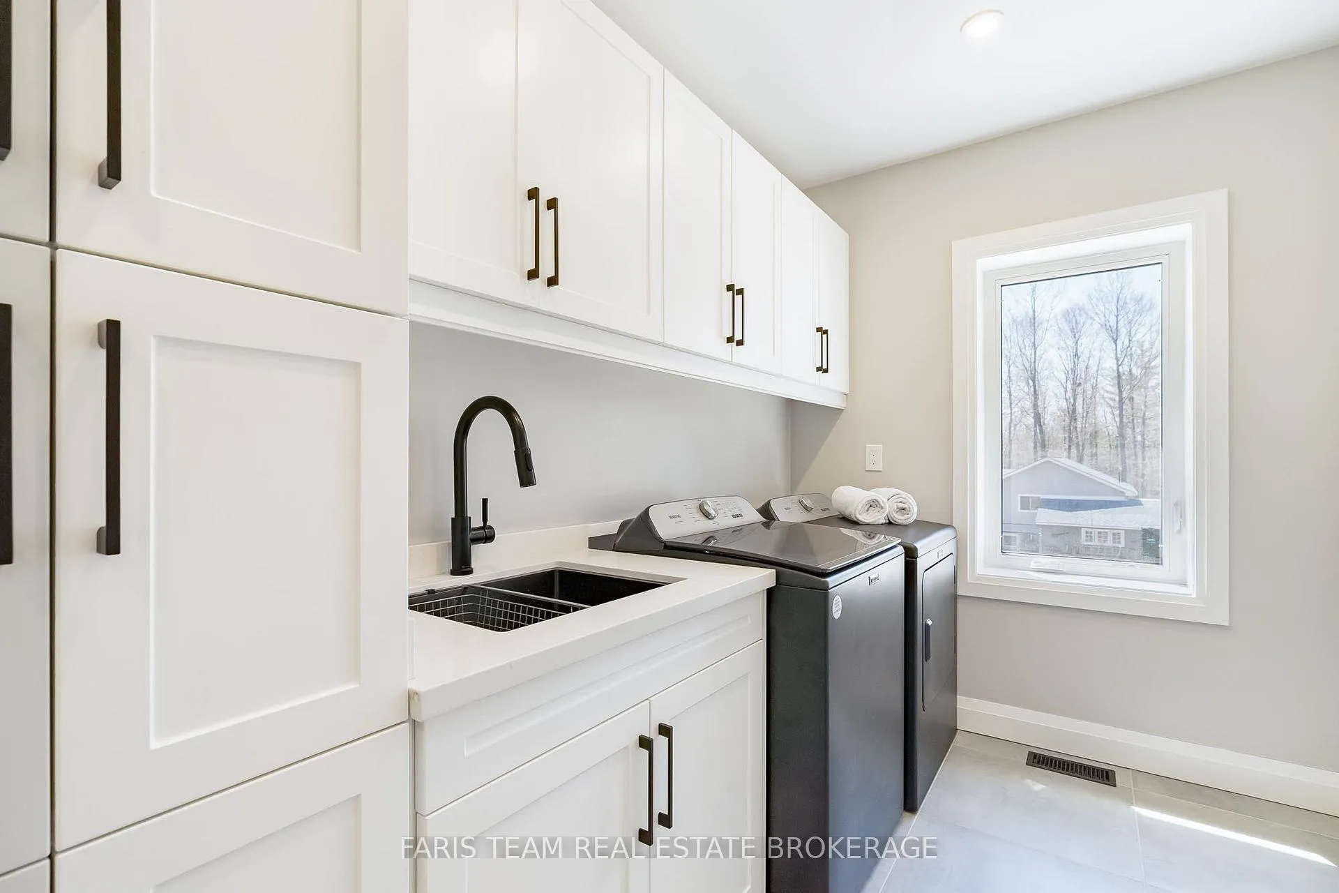 Photo 23 of 6 Fairlawn Grove, Tiny, Rural Tiny — HOMEH
