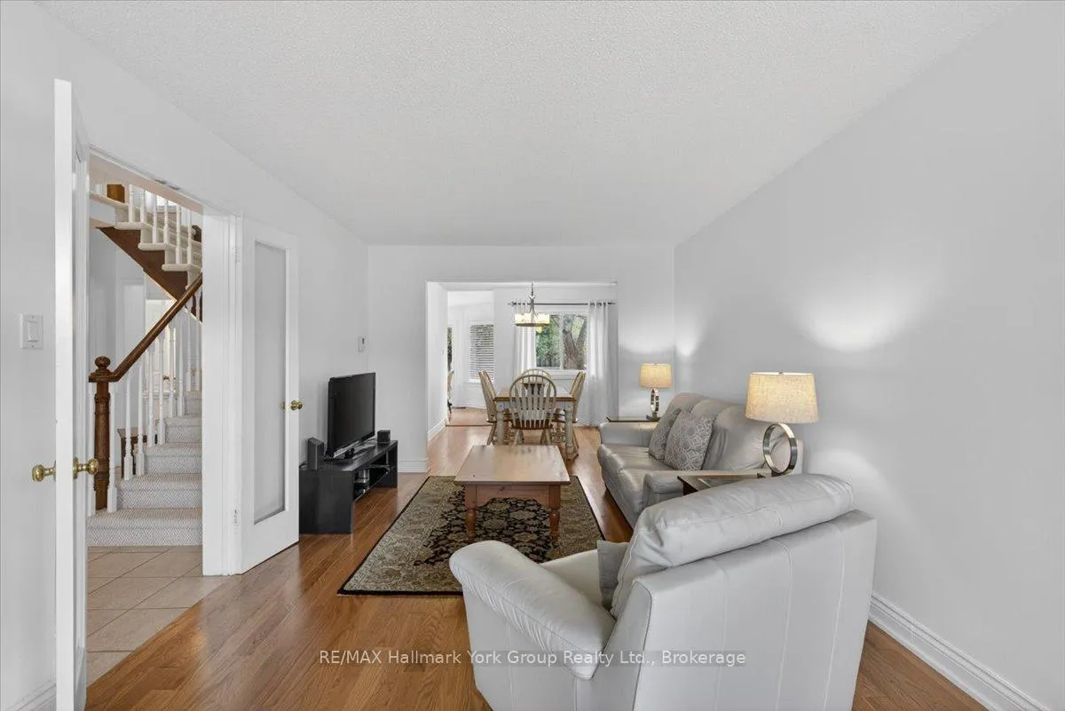 Photo 6 of 50 Mcleod Drive, Aurora, Aurora Heights — HOMEH