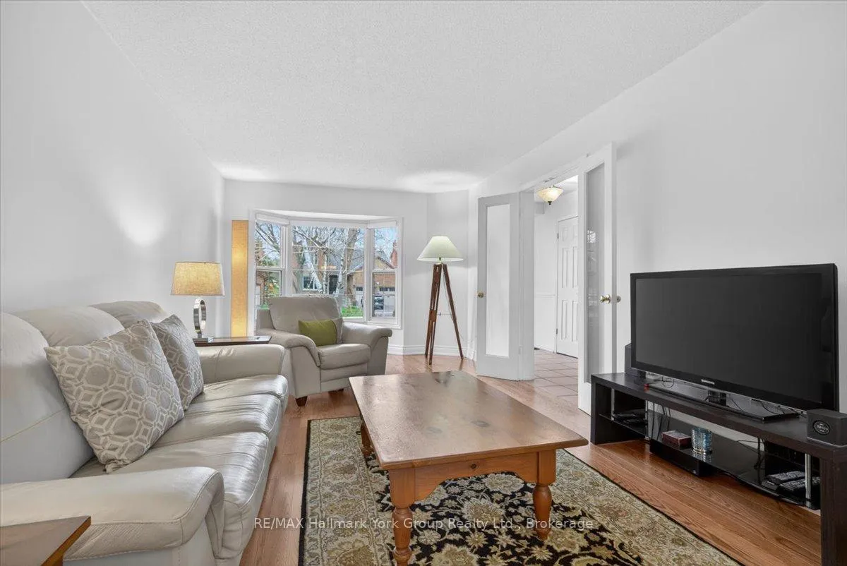 Photo 7 of 50 Mcleod Drive, Aurora, Aurora Heights — HOMEH