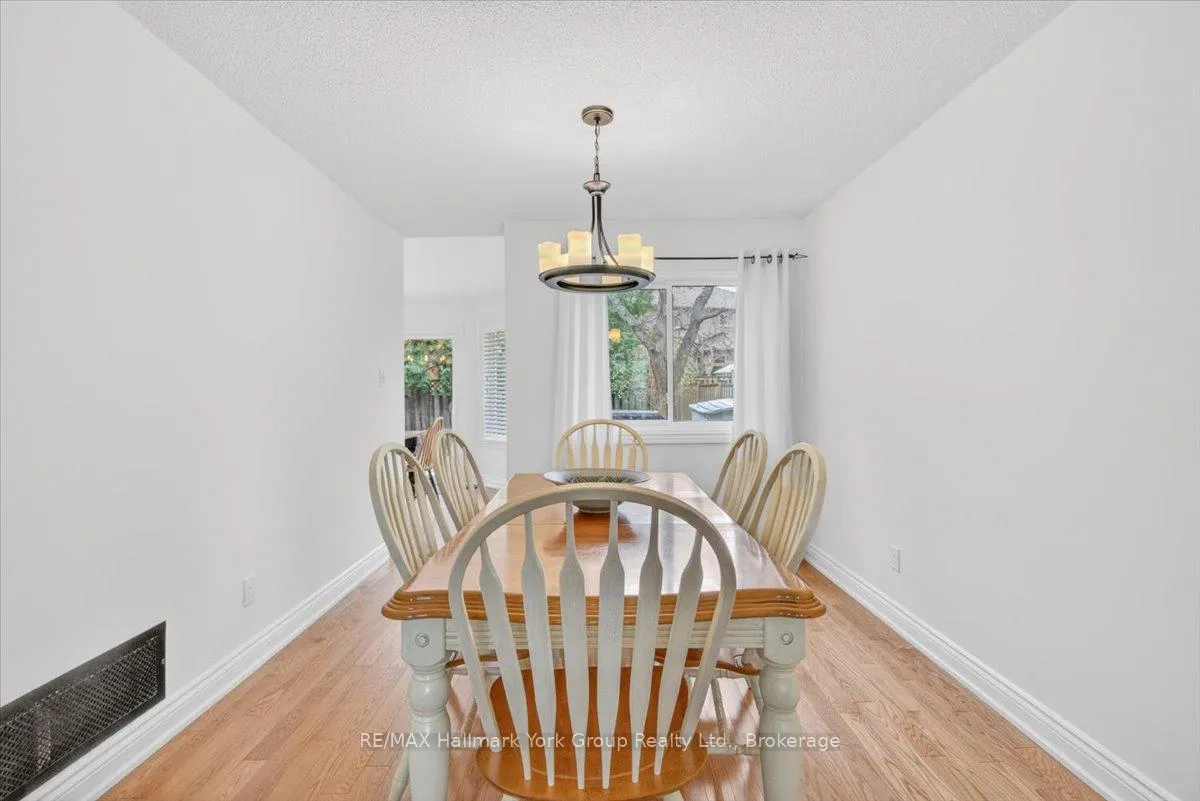 Photo 8 of 50 Mcleod Drive, Aurora, Aurora Heights — HOMEH