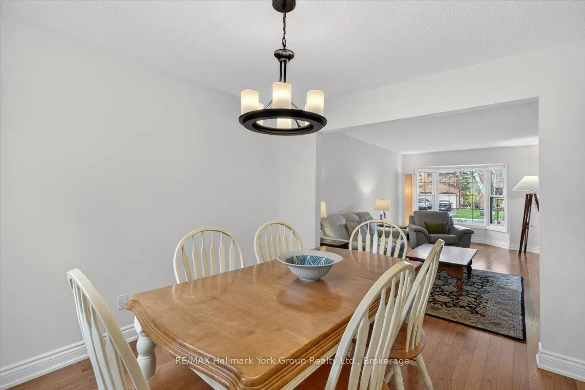 Photo 9 of 50 Mcleod Drive, Aurora, Aurora Heights — HOMEH