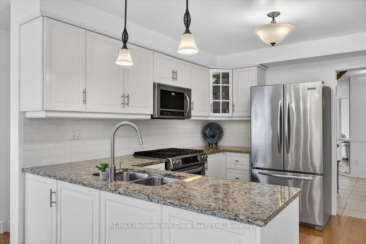 Photo 12 of 50 Mcleod Drive, Aurora, Aurora Heights — HOMEH