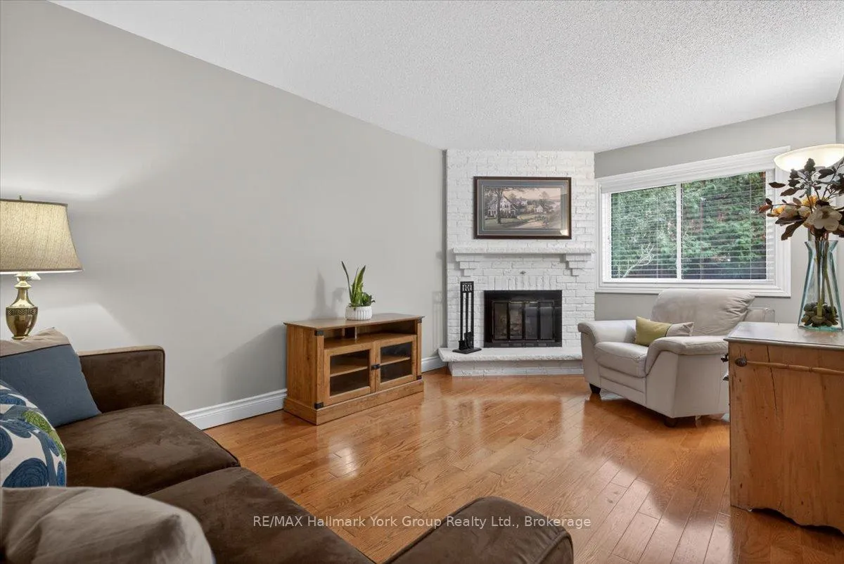 Photo 16 of 50 Mcleod Drive, Aurora, Aurora Heights — HOMEH
