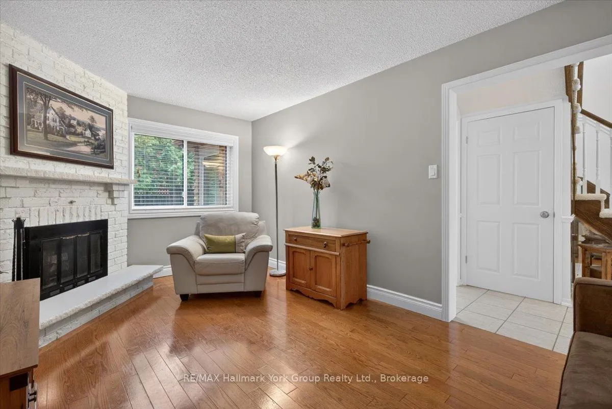 Photo 17 of 50 Mcleod Drive, Aurora, Aurora Heights — HOMEH