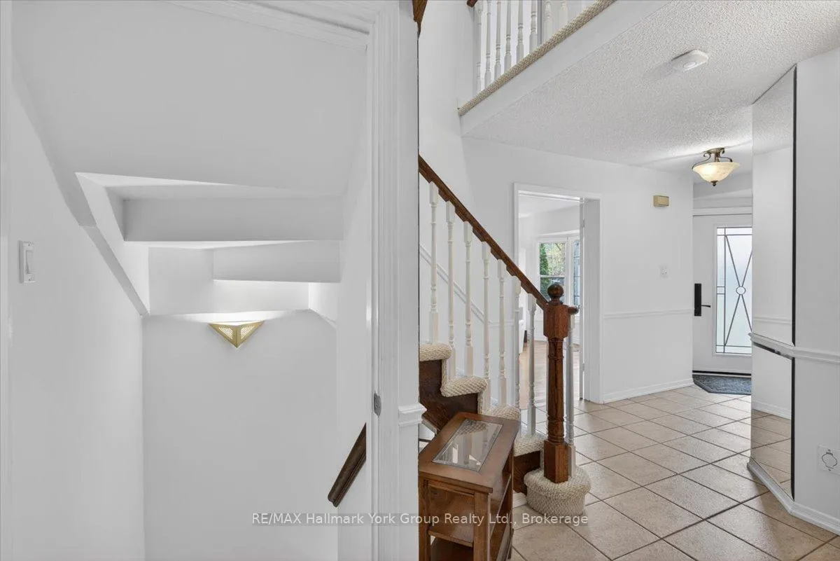 Photo 28 of 50 Mcleod Drive, Aurora, Aurora Heights — HOMEH