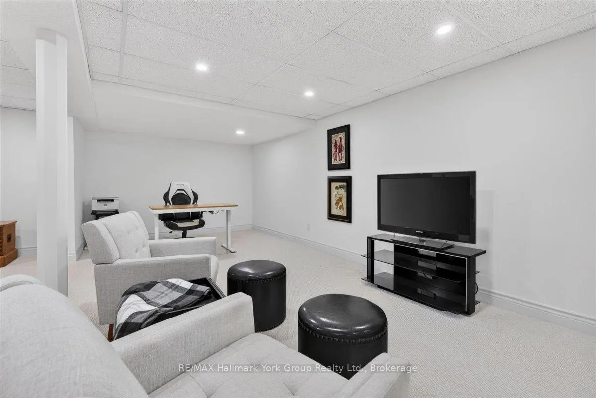 Photo 30 of 50 Mcleod Drive, Aurora, Aurora Heights — HOMEH