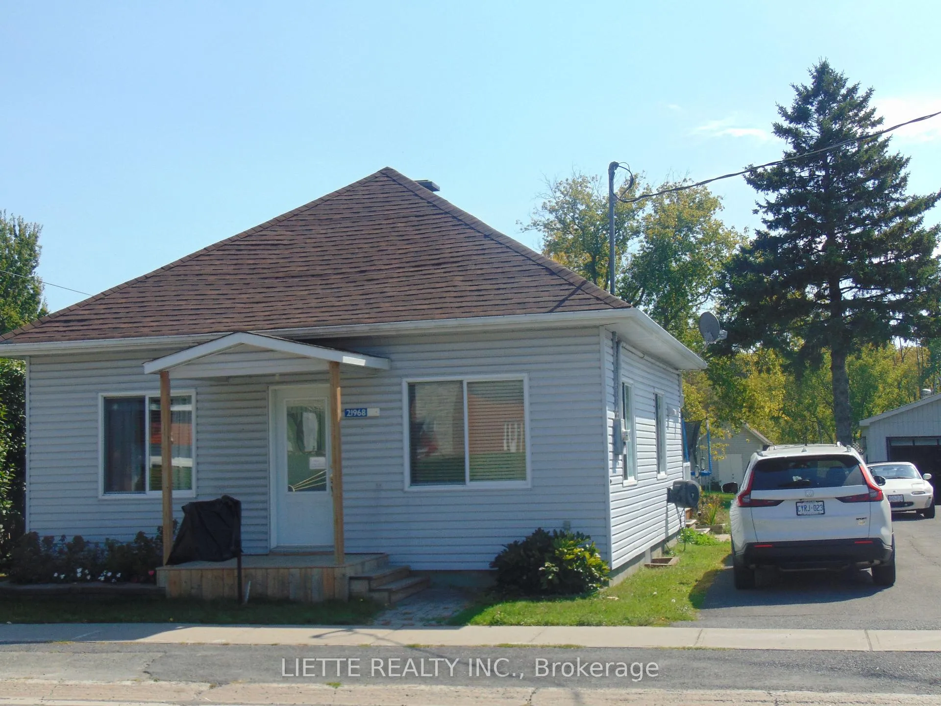 Photo 1 of 21968 Main Street, North Glengarry, North Glengarry (Lochiel) Twp — HOMEH