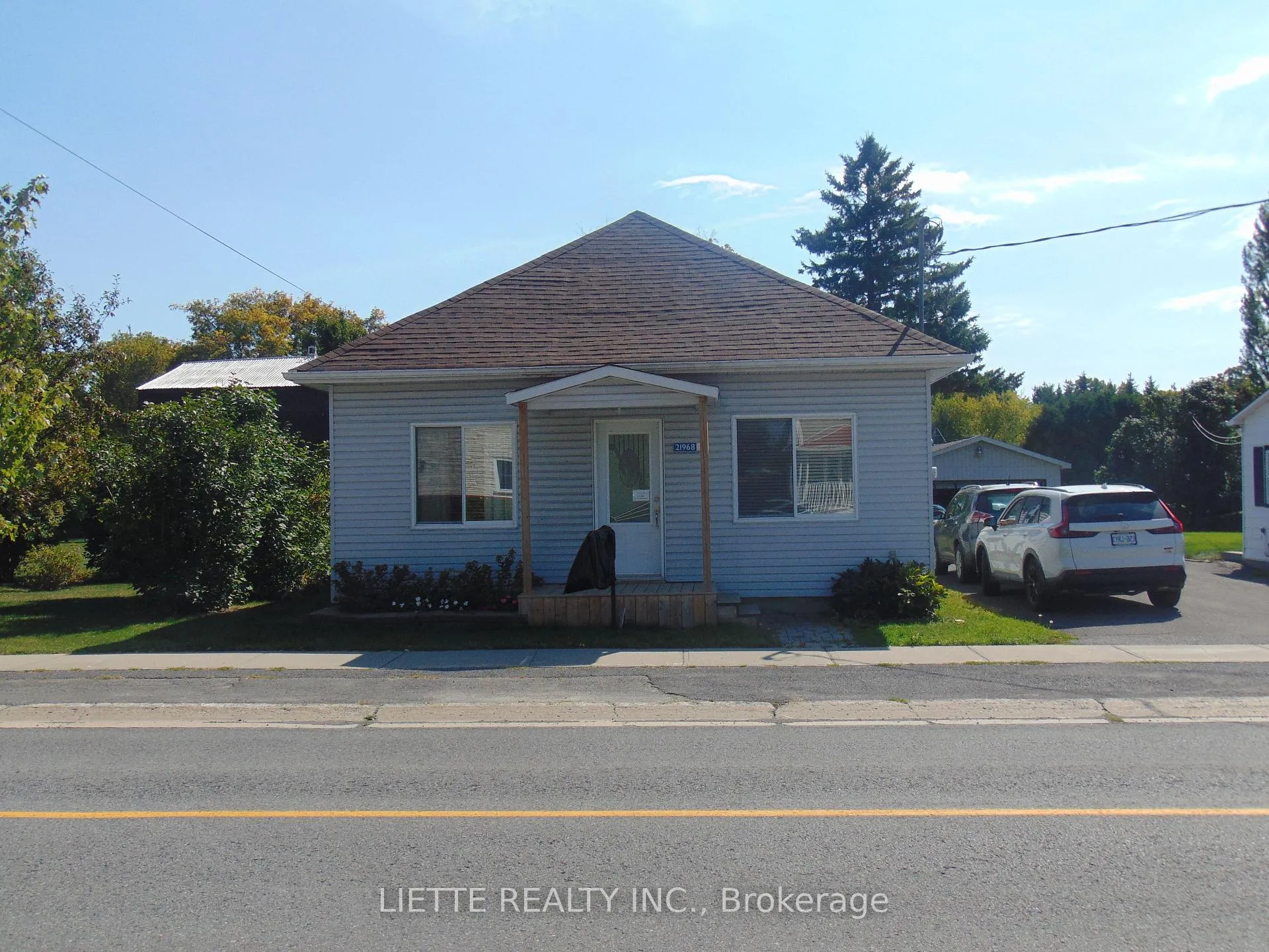 Photo 2 of 21968 Main Street, North Glengarry, North Glengarry (Lochiel) Twp — HOMEH