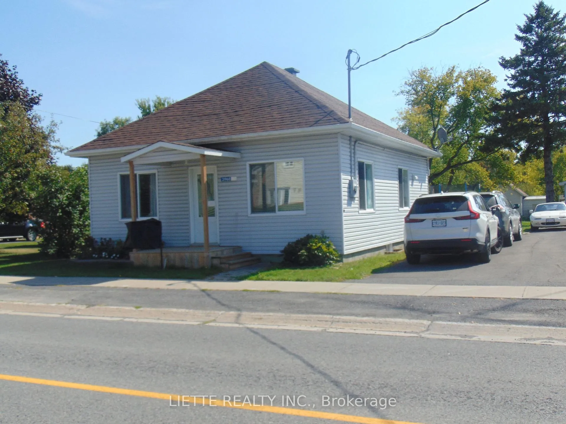 Photo 4 of 21968 Main Street, North Glengarry, North Glengarry (Lochiel) Twp — HOMEH