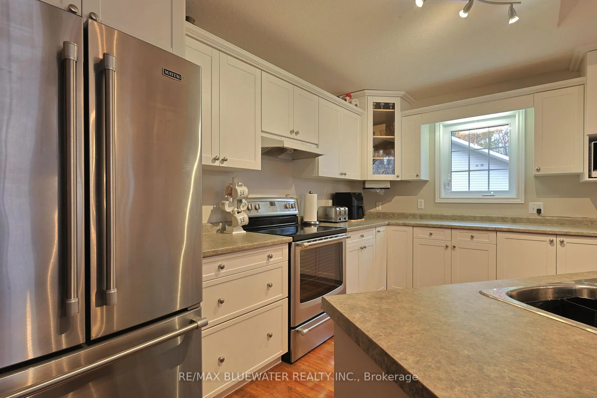 Photo 11 of 363 Shannon Boulevard, South Huron, Stephen — HOMEH