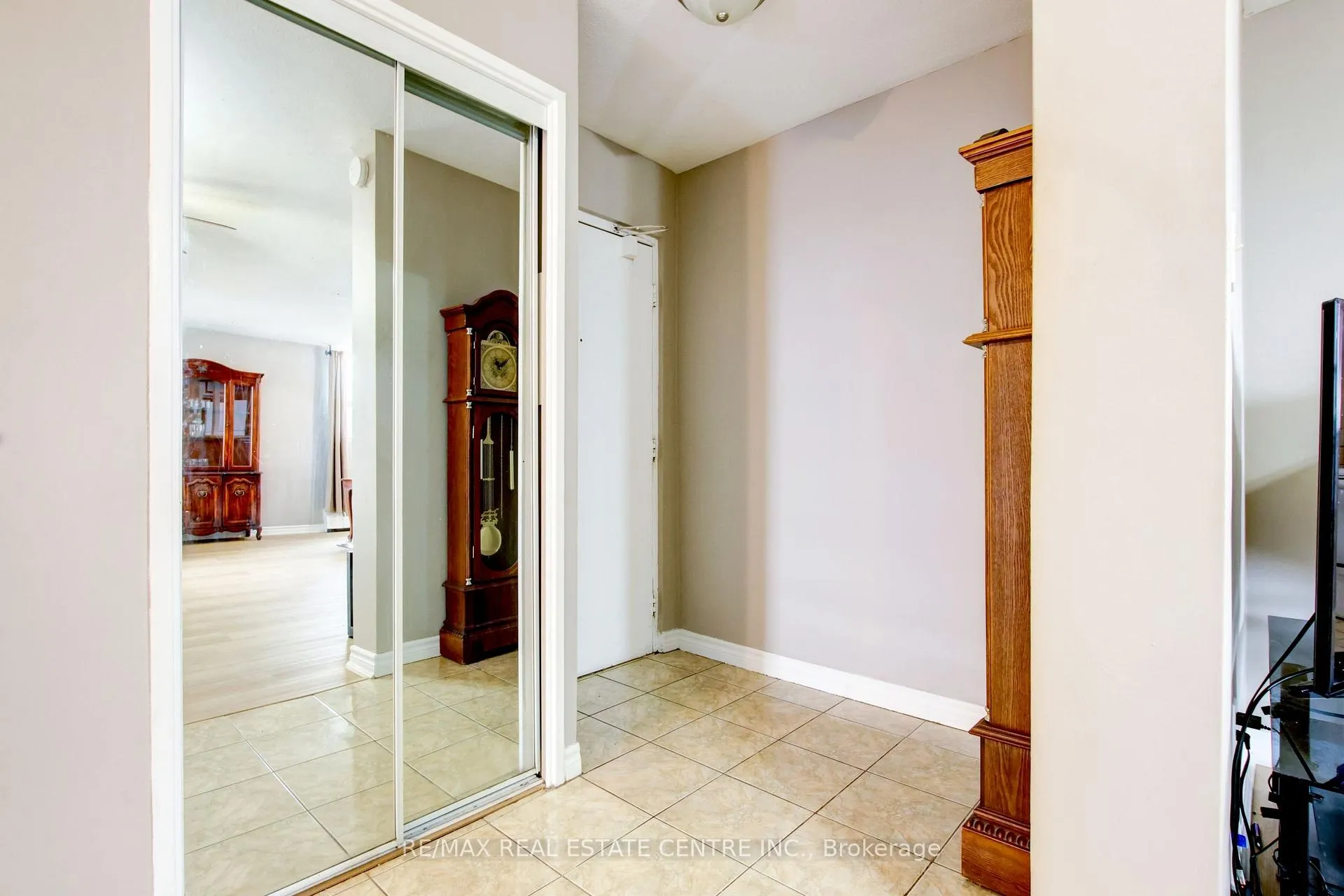 Photo 5 of Unit 1202, 2345 Confederation Parkway, Mississauga, Cooksville — HOMEH