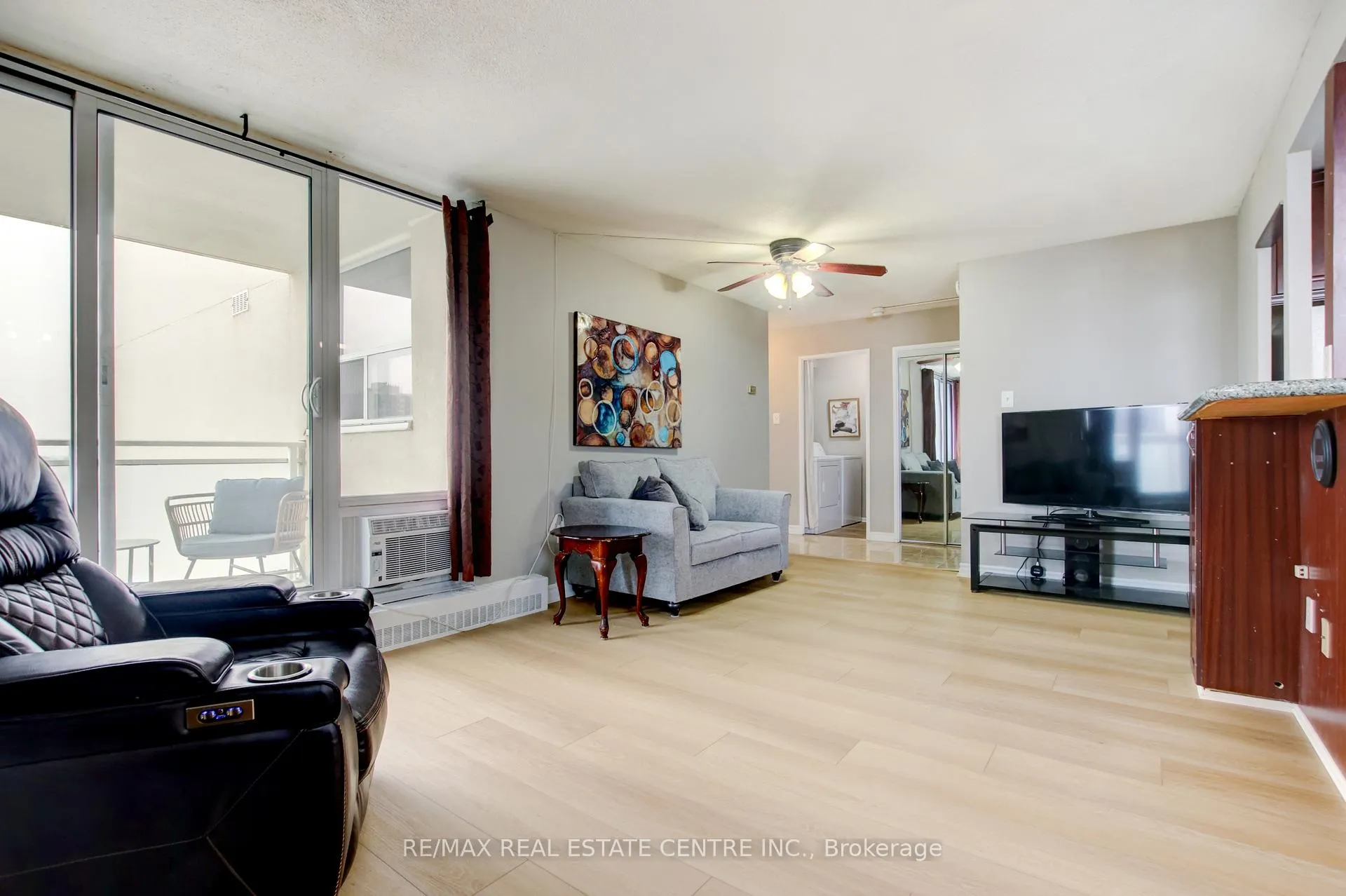 Photo 7 of Unit 1202, 2345 Confederation Parkway, Mississauga, Cooksville — HOMEH